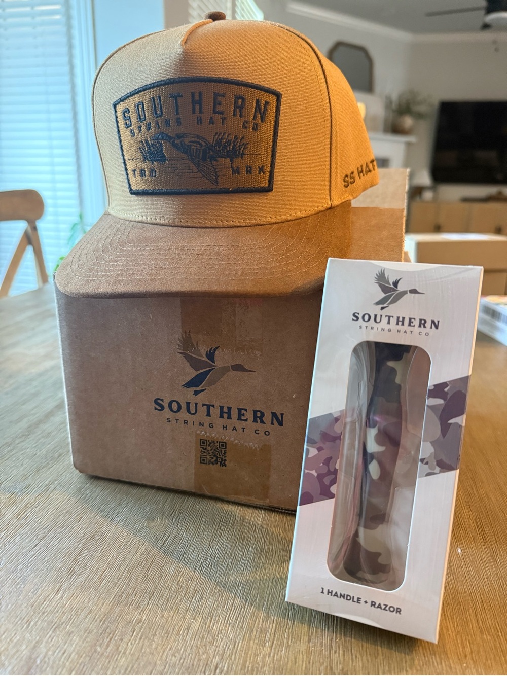 Southern String Hat Co. Golden Tan Hat and Razor